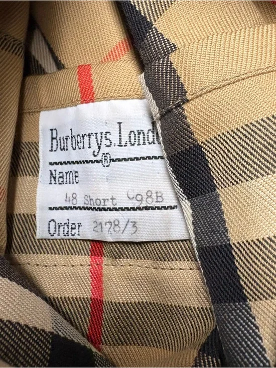 Burberry trench coat. - Picture 11 of 15